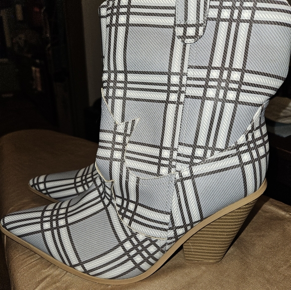 Cape Robbin Grey Plaid Cowgirl Boots, Like New - Picture 4 of 8